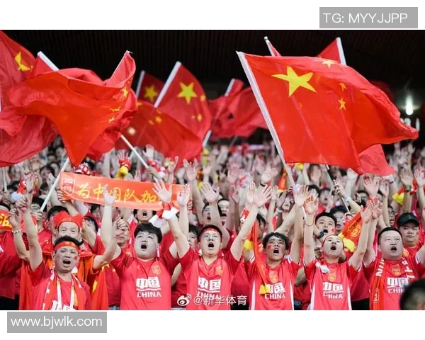 中国记者深入采访足球明星探讨职业生涯与未来发展之路