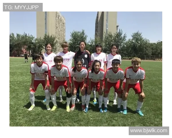 赛后分析:重庆足球队与西安足球队的表现与状态对比探讨 赛后分析:重庆足球队与西安足球队的表现与状态对比探讨