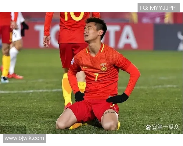 足球明星在赛场上泪洒瞬间感动无数球迷展现真情流露的背后故事 足球明星在赛场上泪洒瞬间感动无数球迷展现真情流露的背后故事